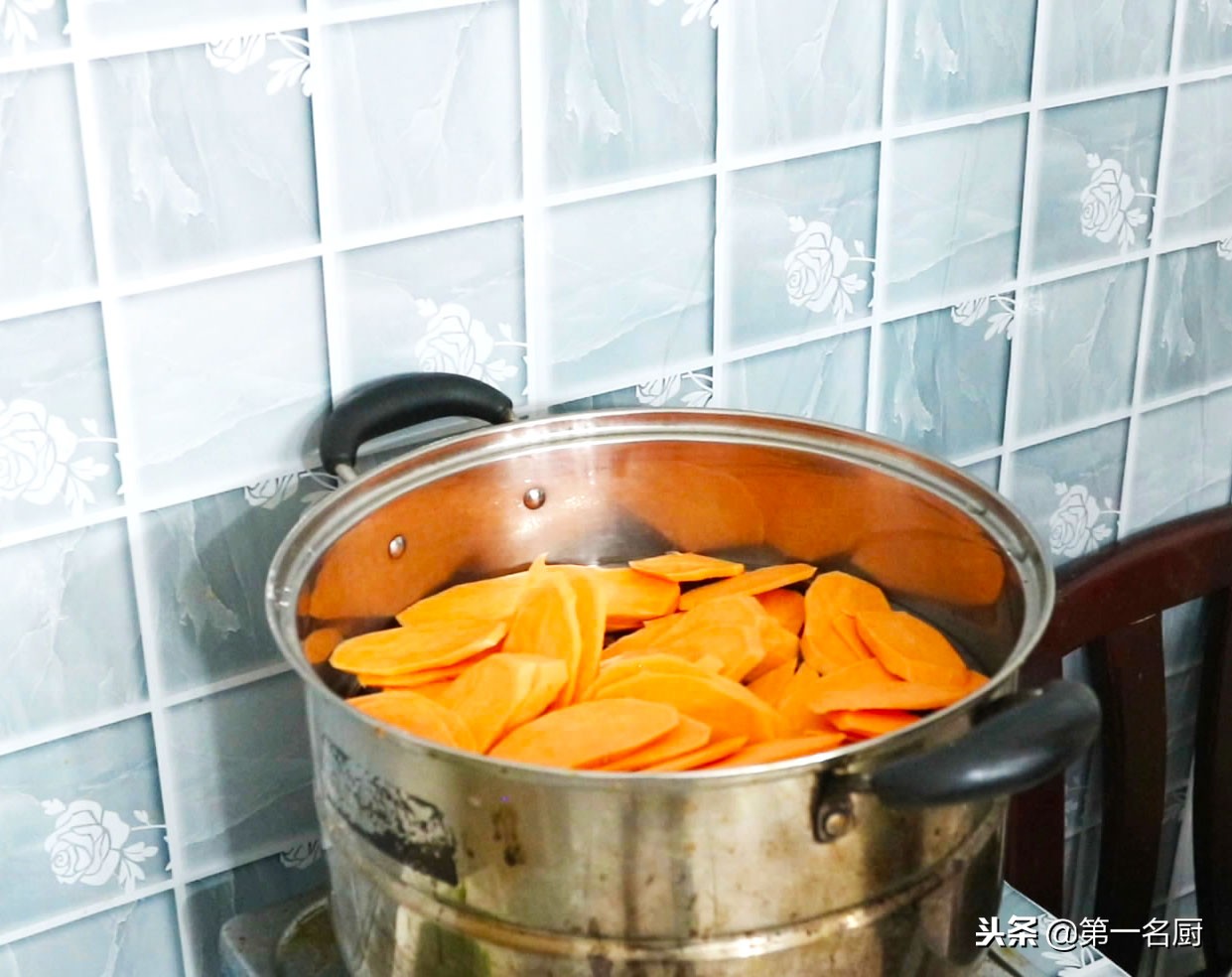 做红薯糯米饼的方法,两个红薯做早餐