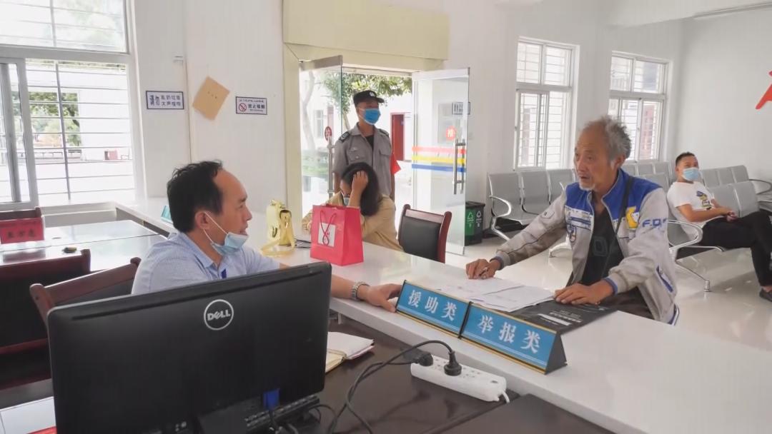 「十堰」*访信**超市：让群众有地“说事”