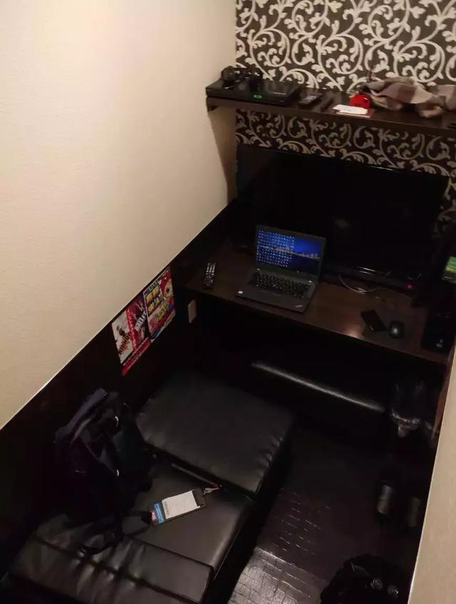 在岛国的网吧过夜是一种怎样的体验？