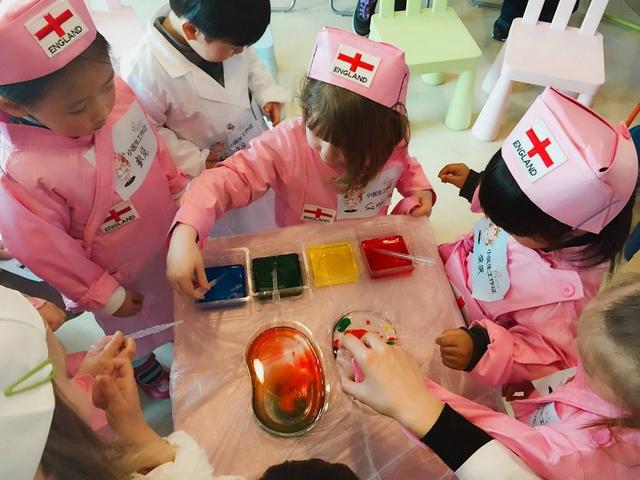 小孩抗拒喝药难喂药,孩子强烈抗拒喝药