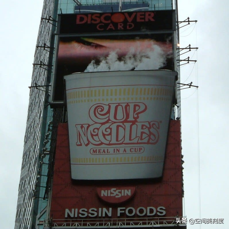 为何企业喜欢扎堆到美国时代广场打中文广告？还有微商和流量明星