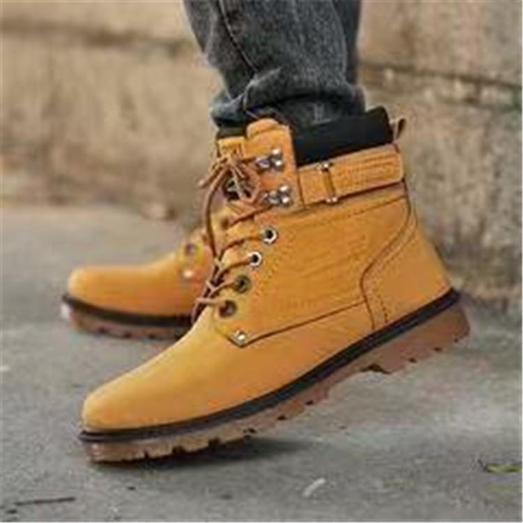 裤脚需要塞进靴子吗,裤脚塞到靴子还是卷起来