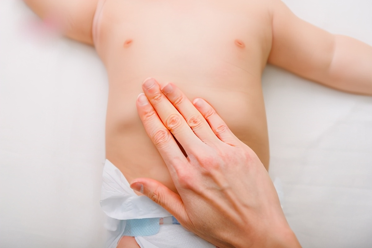 宝宝便秘睡觉可以做排气操吗,宝宝便秘肚子胀最快通便的手法