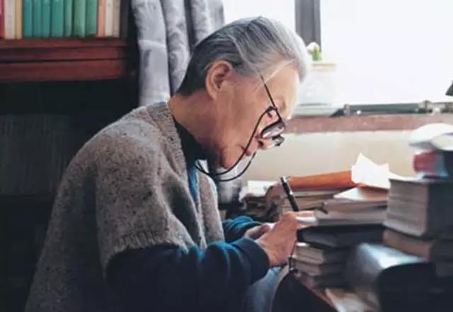 杨绛先生说夫妻到最后拼的是人品,杨绛先生说夫妻之间无外乎三件事