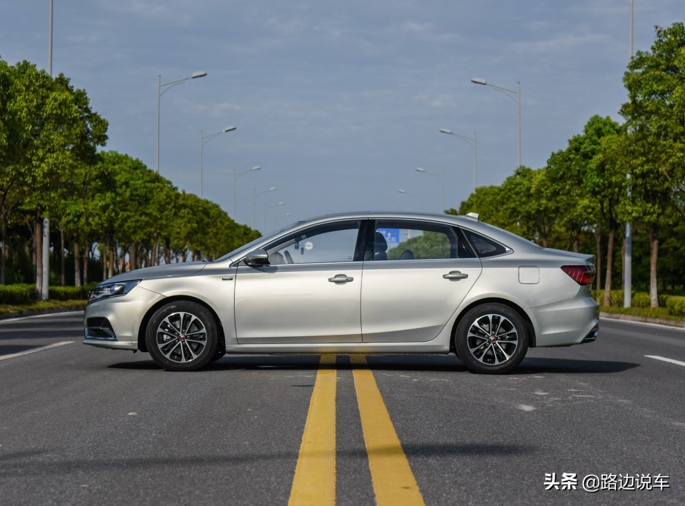 花17万买名爵6,17年荣威i6车主真实的感受