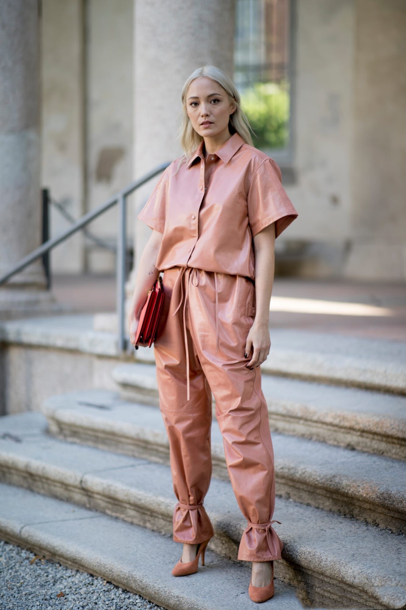 皮裤穿出优雅,如何把皮裤穿出美感