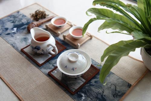 好朋友之间渐行渐远有必要挽回吗,朋友为什么关系好一阵又不联系了