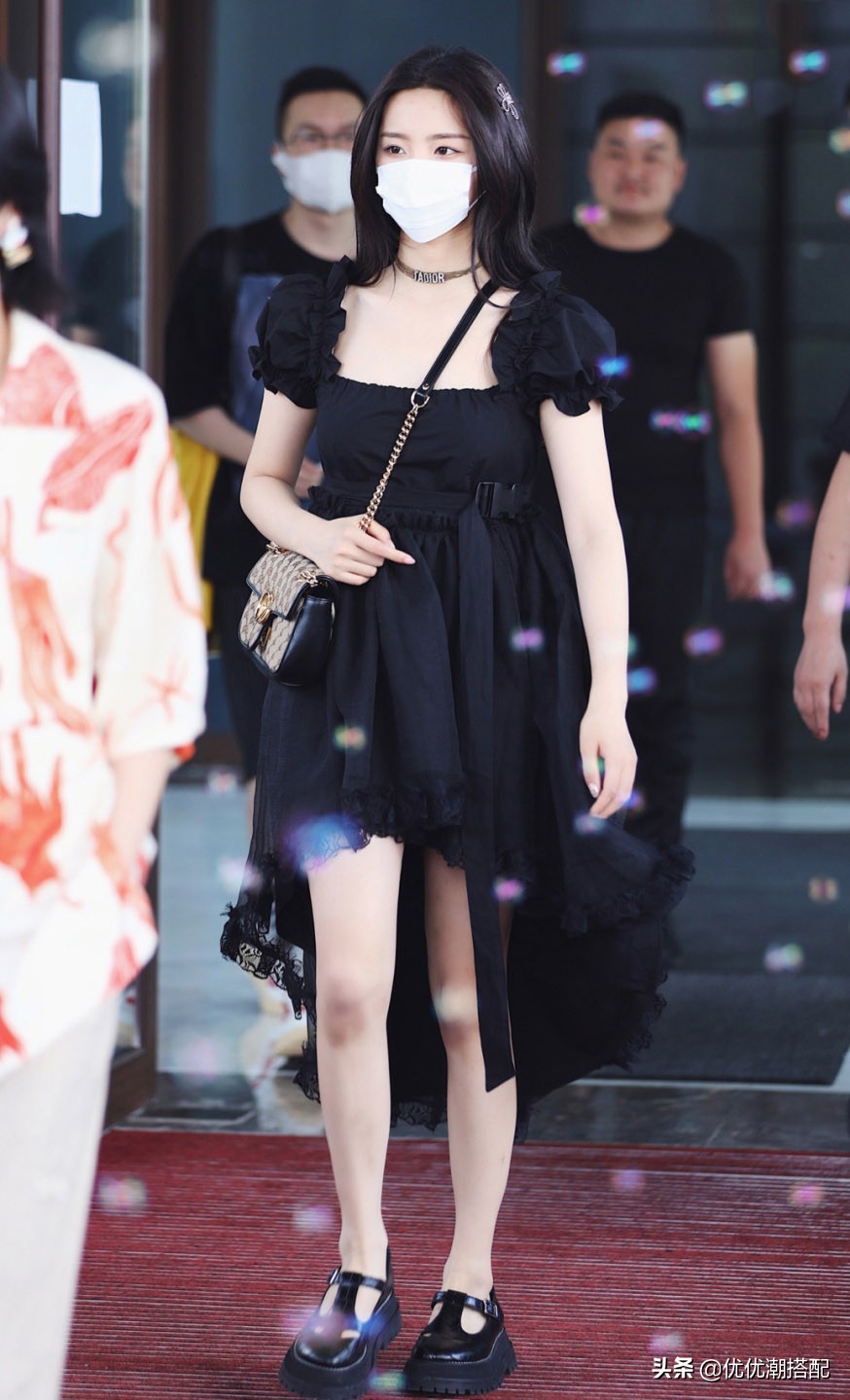 鏉ㄨ秴瓒婄┛miumiu榛戠櫧鐜涗附鐝嶉瀷鐓х墖,鏉ㄨ秴瓒婄┛绾㈣瀛愮殑鐓х墖