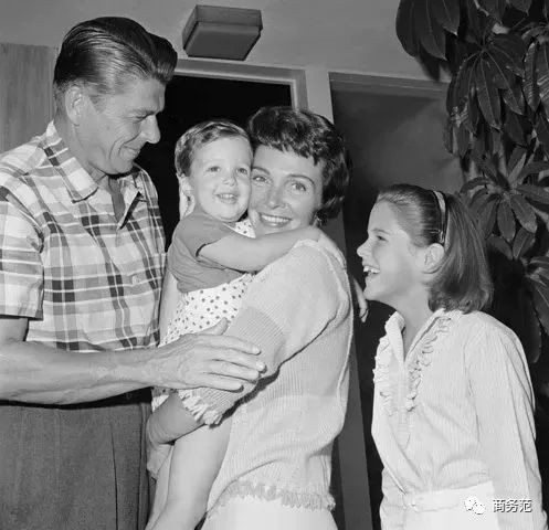 帕丽斯希尔顿退休,帕丽斯希尔顿演过什么