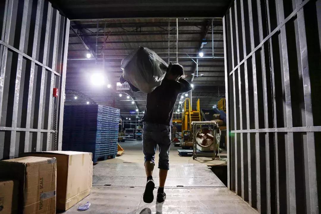 快递司机昼夜不停吗,快递司机熬夜