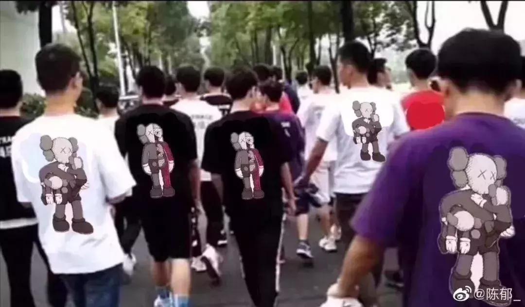 联名优衣库疯抢,优衣库疯抢体恤视频