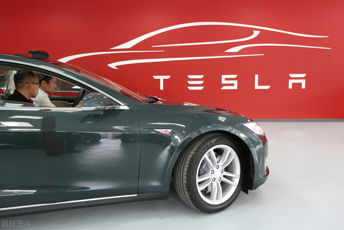 最新款特斯拉modely驾驶感受,新款特斯拉modely用车体验