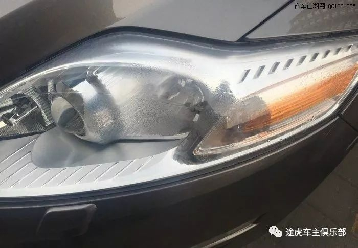 汽车大灯进水漏气怎么修复,汽车大灯进水该怎么办