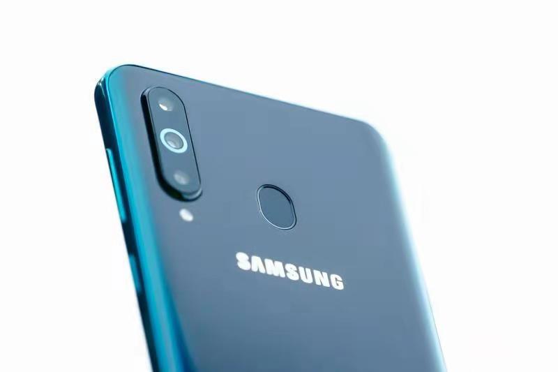 手机X潮牌跨界引风波，Supreme意大利：我也是正统！