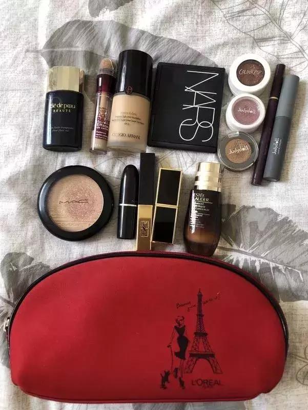 到底是什么神仙眼影盘，能让戚薇用到铁皮