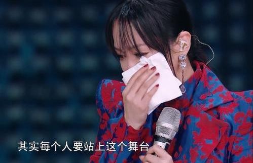 21岁爆红,24岁走出国门,32岁跌落神坛,萨顶顶到底经历了什么?