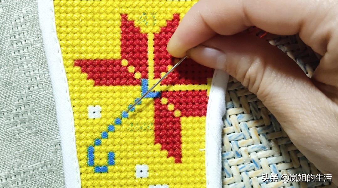 龙凤呈祥十字绣鞋垫背面,十字绣鞋垫背面半针怎么办