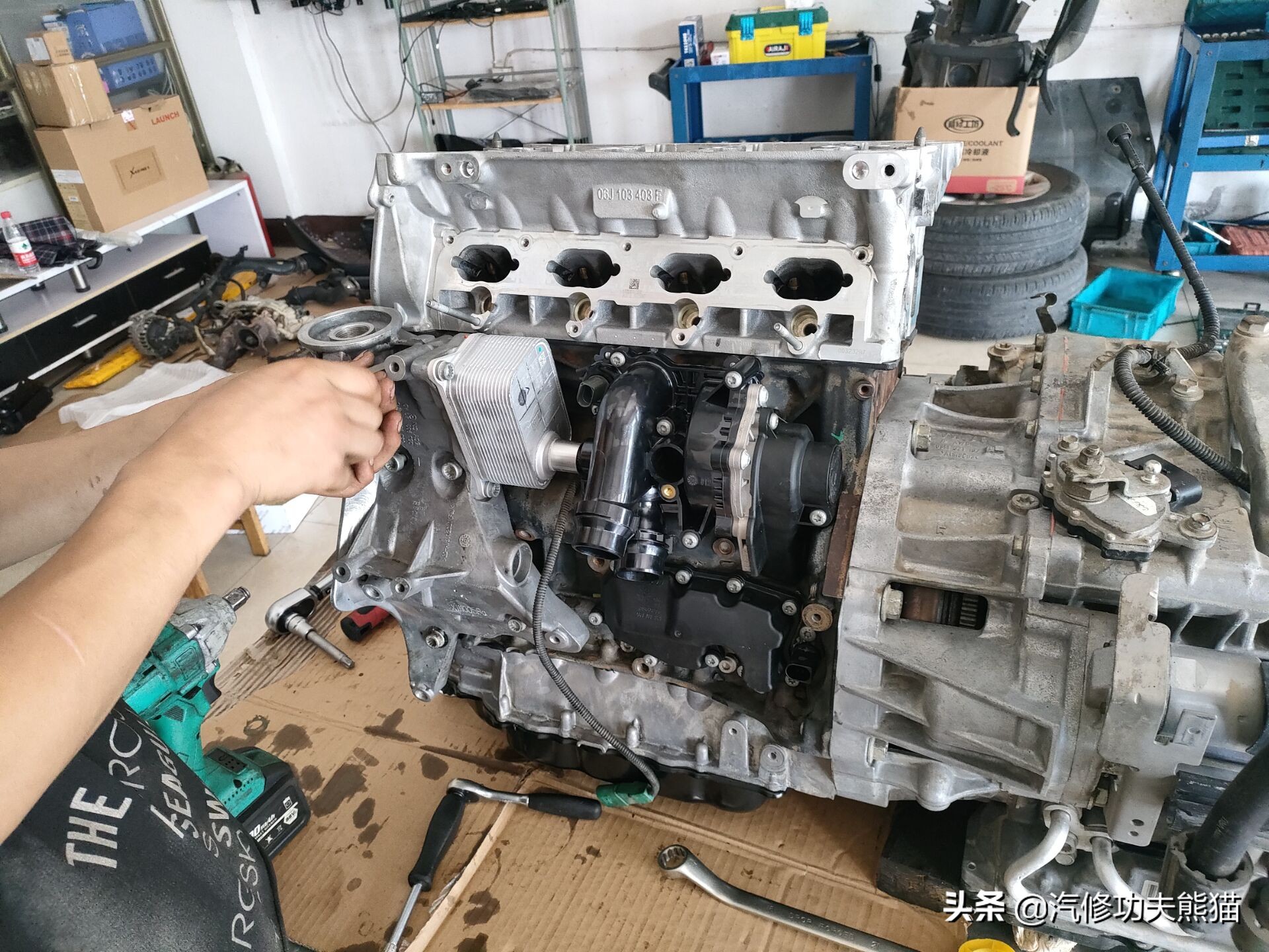 老途观发动机漏油维修,老途观涡轮增压器漏油维修多钱