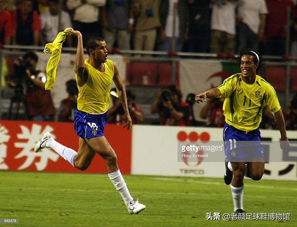 日本人从巴西挖来过气品牌，包装成时尚足球潮牌成功杀入中国市场