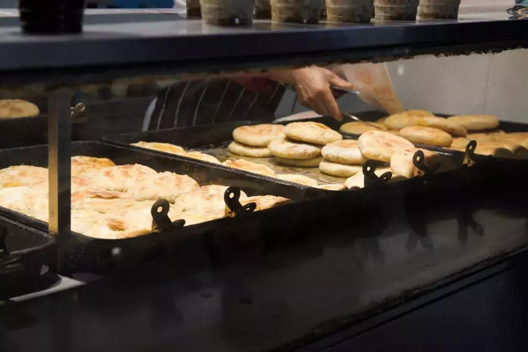 叫醒你的不是闹钟是给孩子做饭,清晨叫醒你的不是闹钟