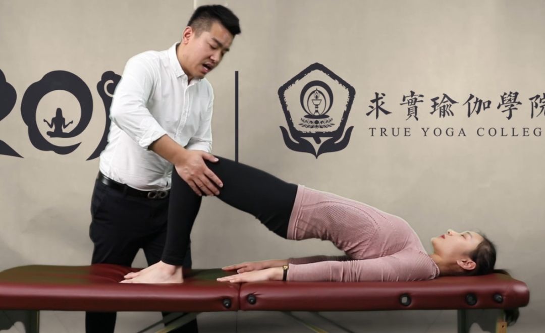 瑜伽前屈不会转动骨盆怎么办,瑜伽前屈时臀部疼是怎么回事