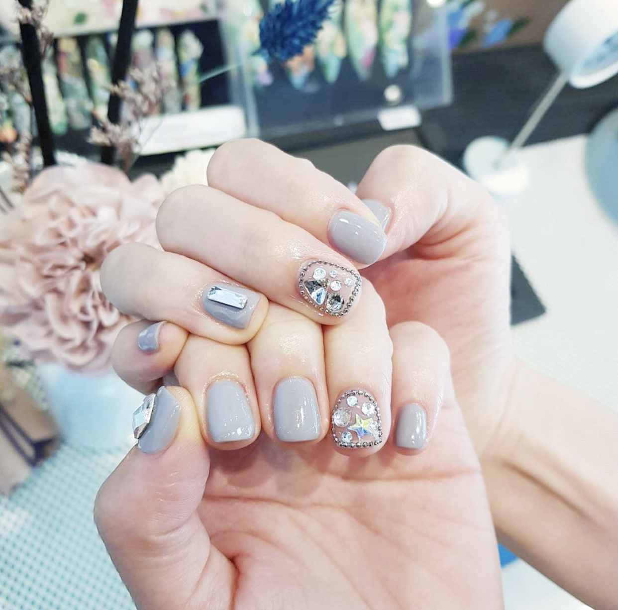 简约高级珍珠钻石美甲,钻石美甲款式简约