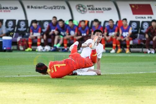 武磊肩伤到底做不做手术,武磊肩伤到底是多重