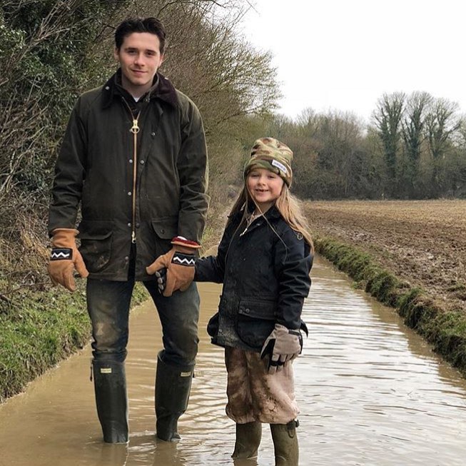 8岁小七的爱！七公主把大哥布鲁克林送礼物，给大嫂写告白卡片