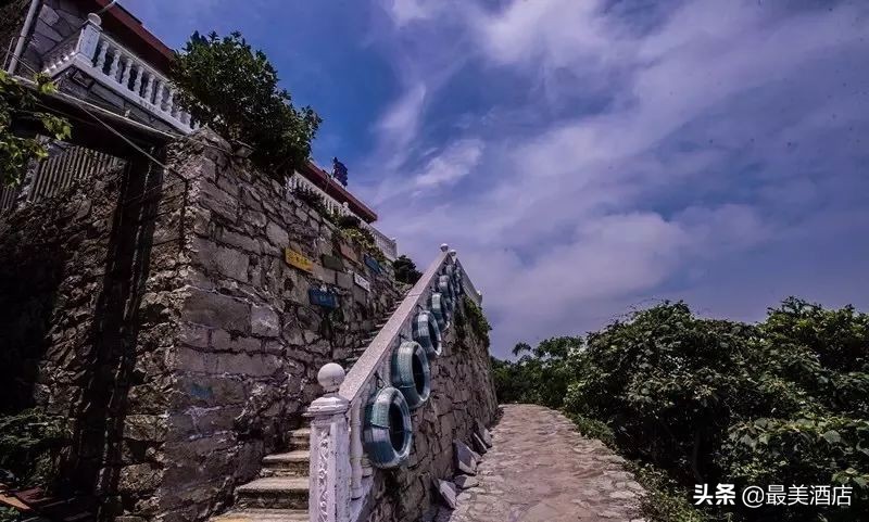 这对夫妻把渔民都嫌弃的破旧石头房，改成3个超美的民宿，美爆了