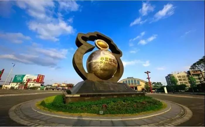 一泡而红!四川这座小城已火向全球,今天万人齐聚!