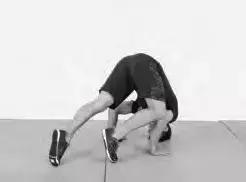 瑜伽倒立的好处及正确的倒立方法,床头倒立的好处及正确的倒立方法