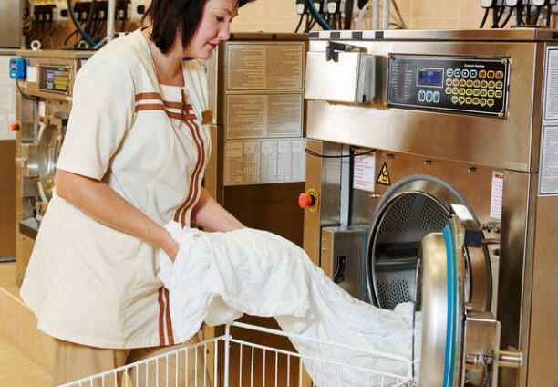 洗衣服去污渍的小妙招技巧,洗衣服杀菌的最佳方法技巧