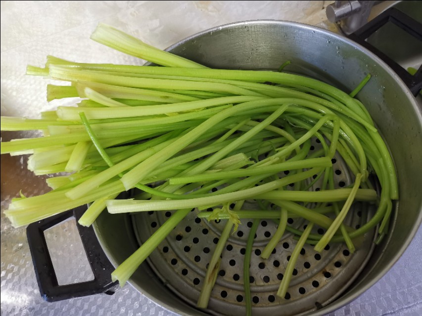 大铁锅烀饼子,沈阳烀小土豆咸菜