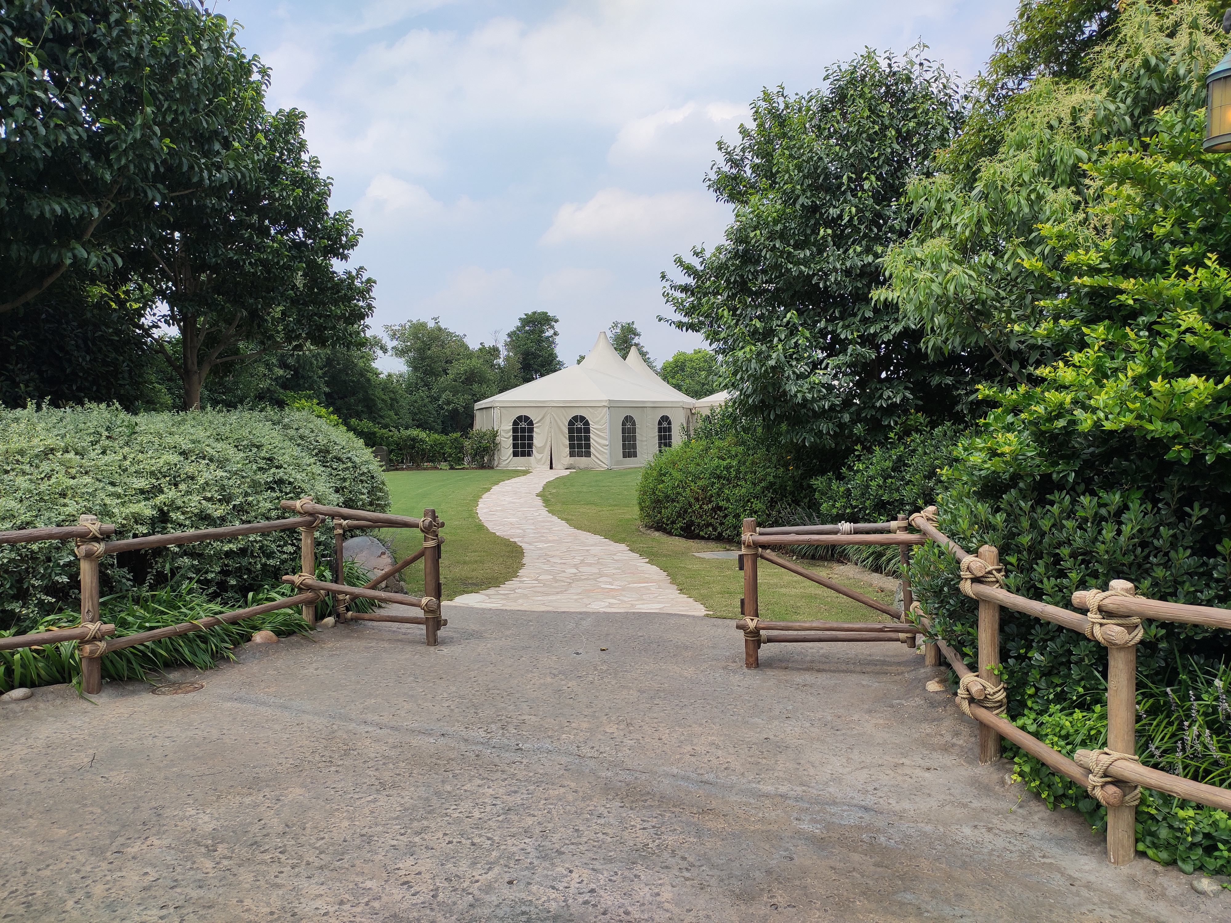 上海迪士尼一大一小旅游攻略,上海迪士尼吃住攻略讲解