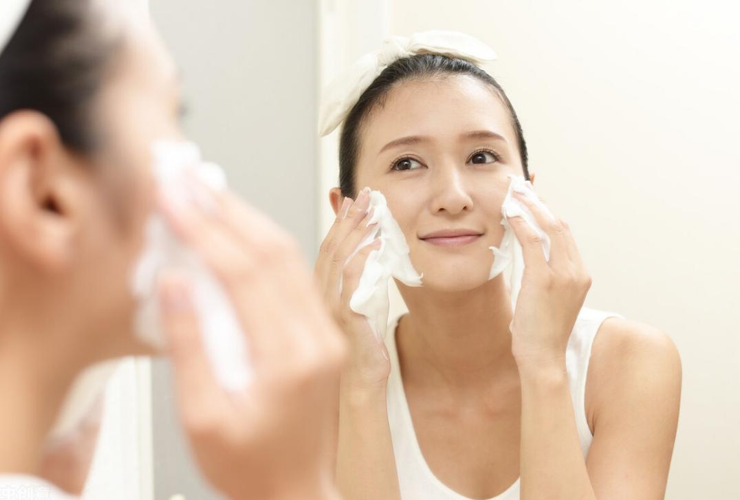 没卸妆水怎么卸眼妆比较干净,没卸妆水怎么卸遮瑕