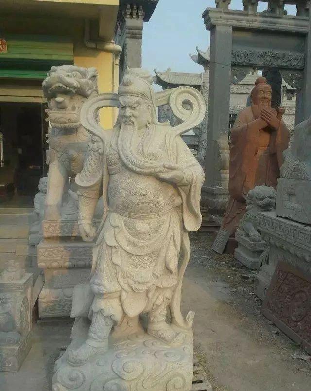 云南石雕关公人物雕像,关公雕像佛纹寓意