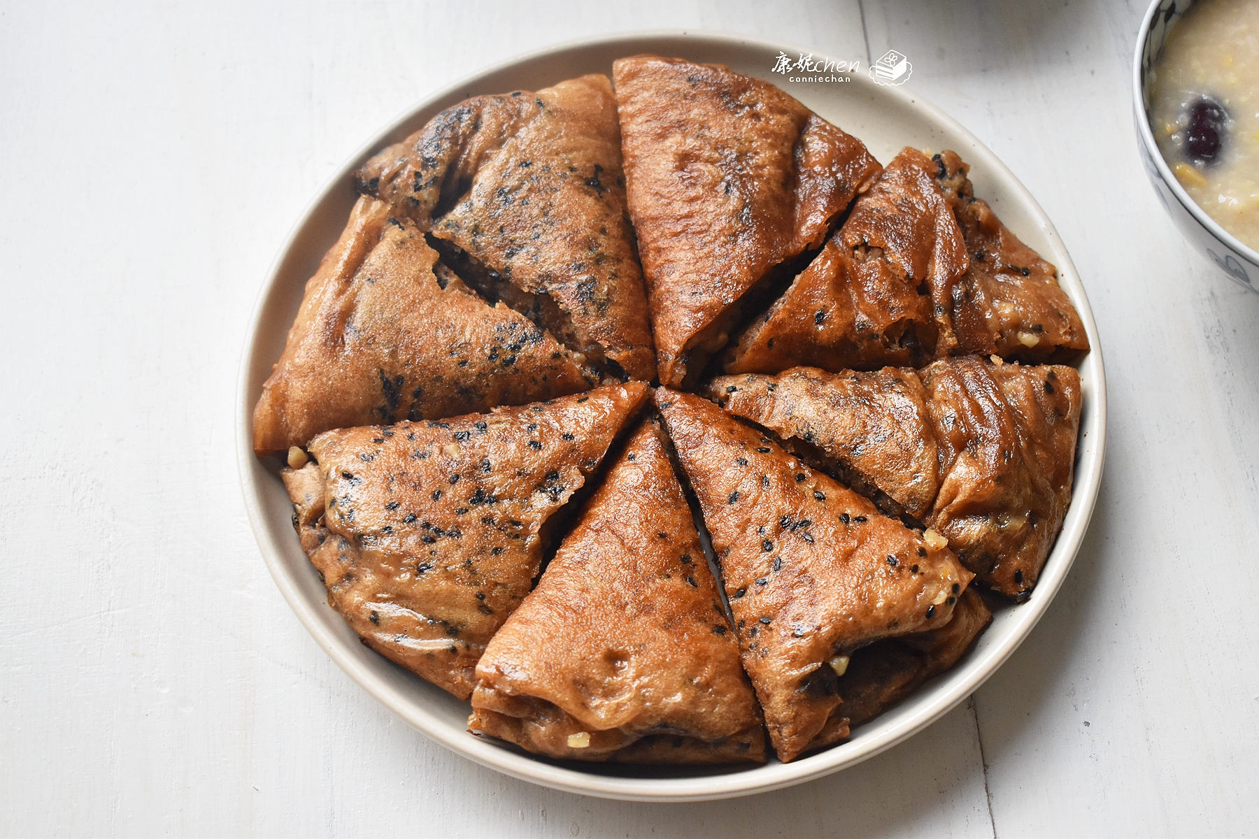 发面饼最懒人做法不用擀面不用烙,手不沾面发面饼的家常做法诀窍