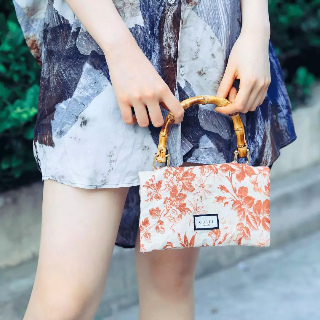 大牌包包手提袋改造教程,用买完东西的袋子改造时髦包包