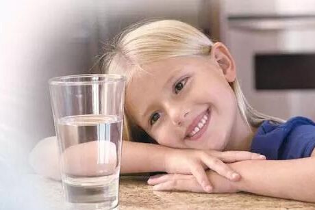 孩子不喜欢喝水怎么回事,小孩不喜欢喝水什么原因