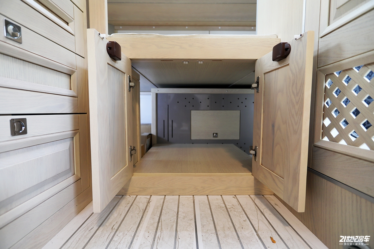 重汽越野房车最新4驱版,顶级进口man四驱越野房车