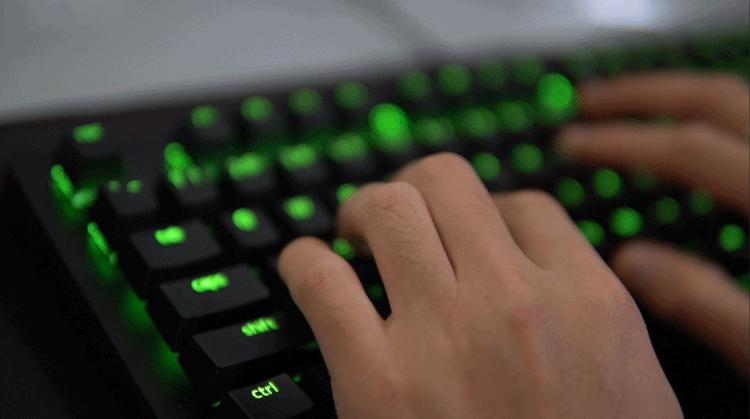 雷蛇黑寡妇蜘蛛v3绿轴rgb机械键盘,雷蛇黑寡妇蜘蛛v3粉晶绿轴键盘