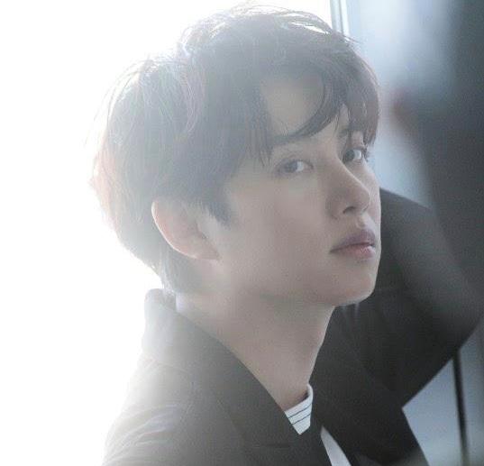 *窥偷**偷*裤内**闯酒店?按摄像头咸猪手衣柜藏人?盘点私生饭疯狂行为