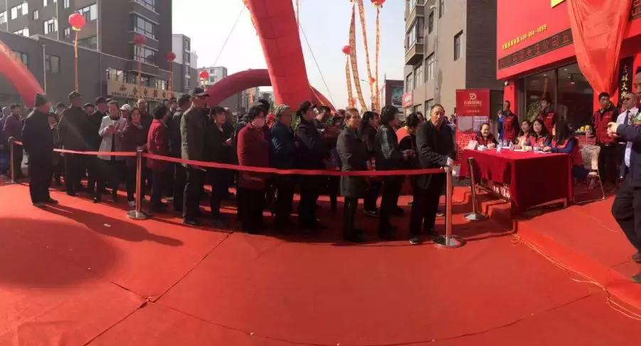 千人共庆小村外五粮原度全国品牌5s连锁店-德惠店盛大开业