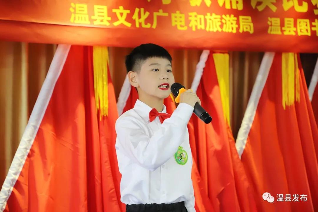 六岁孩子听感人朗诵,孩子朗读被感动