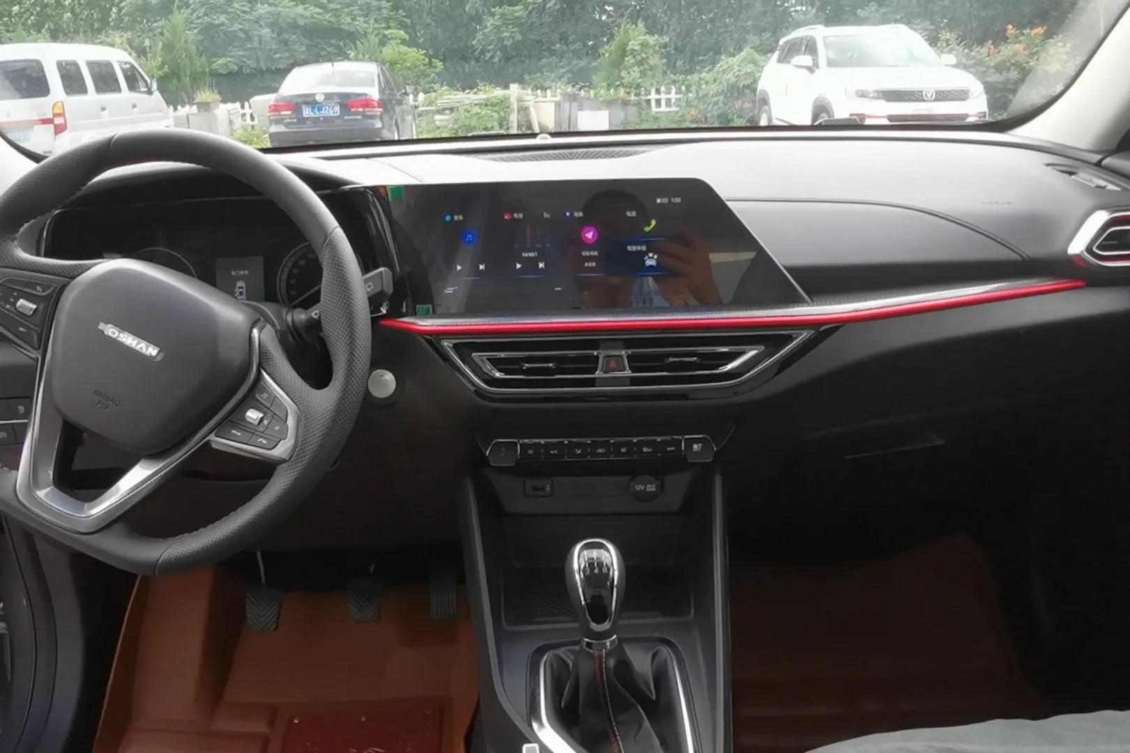 长安欧尚x5与哈弗m6哪个好,长安欧尚x5和哈弗m6谁更值得入手