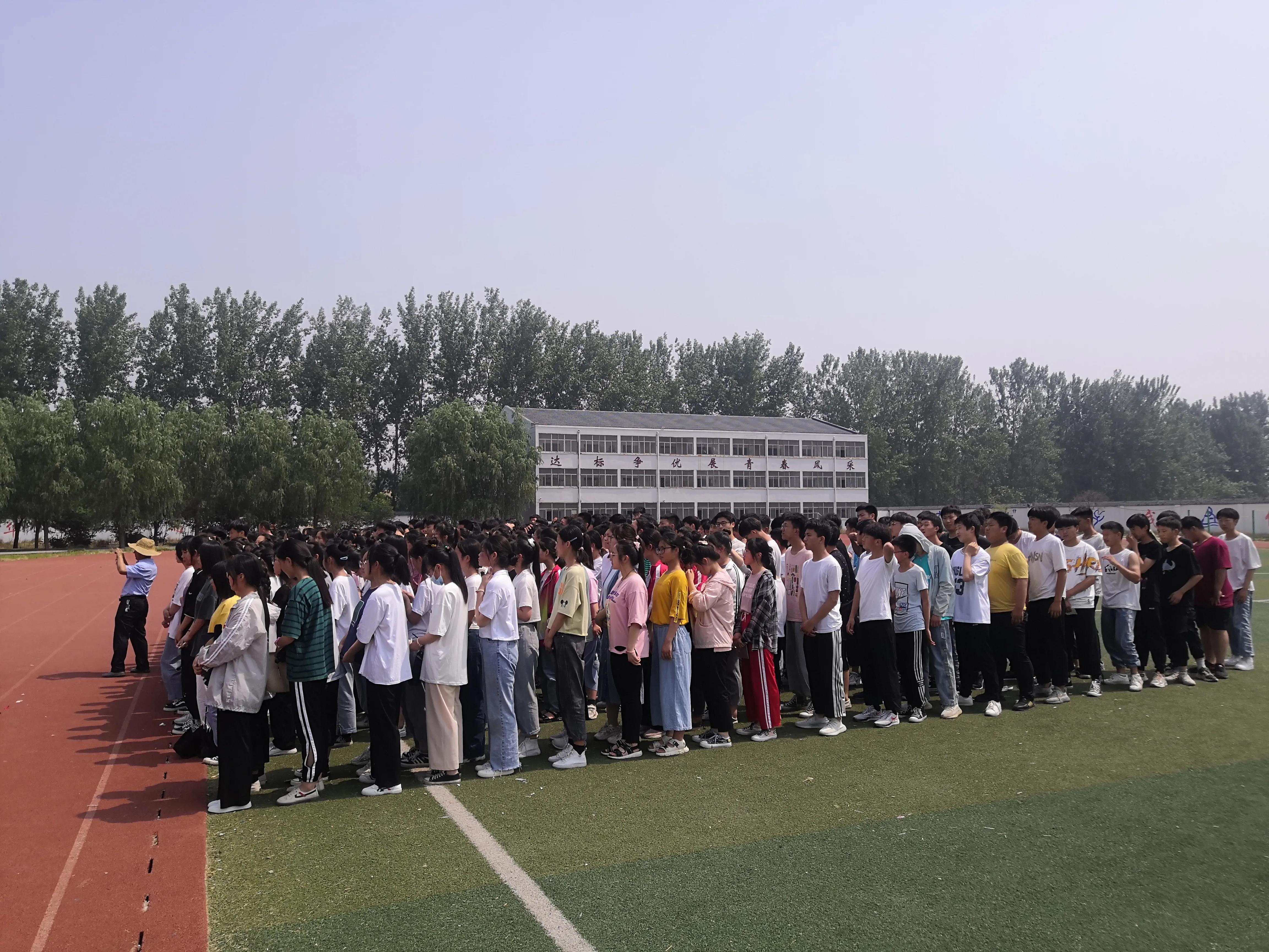 沛县敬安中学举行2021届毕业生感恩暨爱心人士张言海捐赠活动