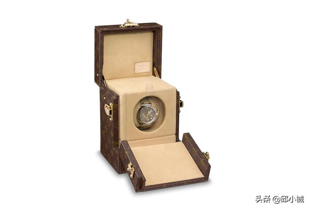 尴尬了!张馨予竟然送给男友一块假的“百达翡丽”