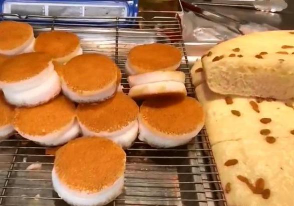 湖北荆州夫妻，在昆山做小本生意，米饼2元一对，生意火爆