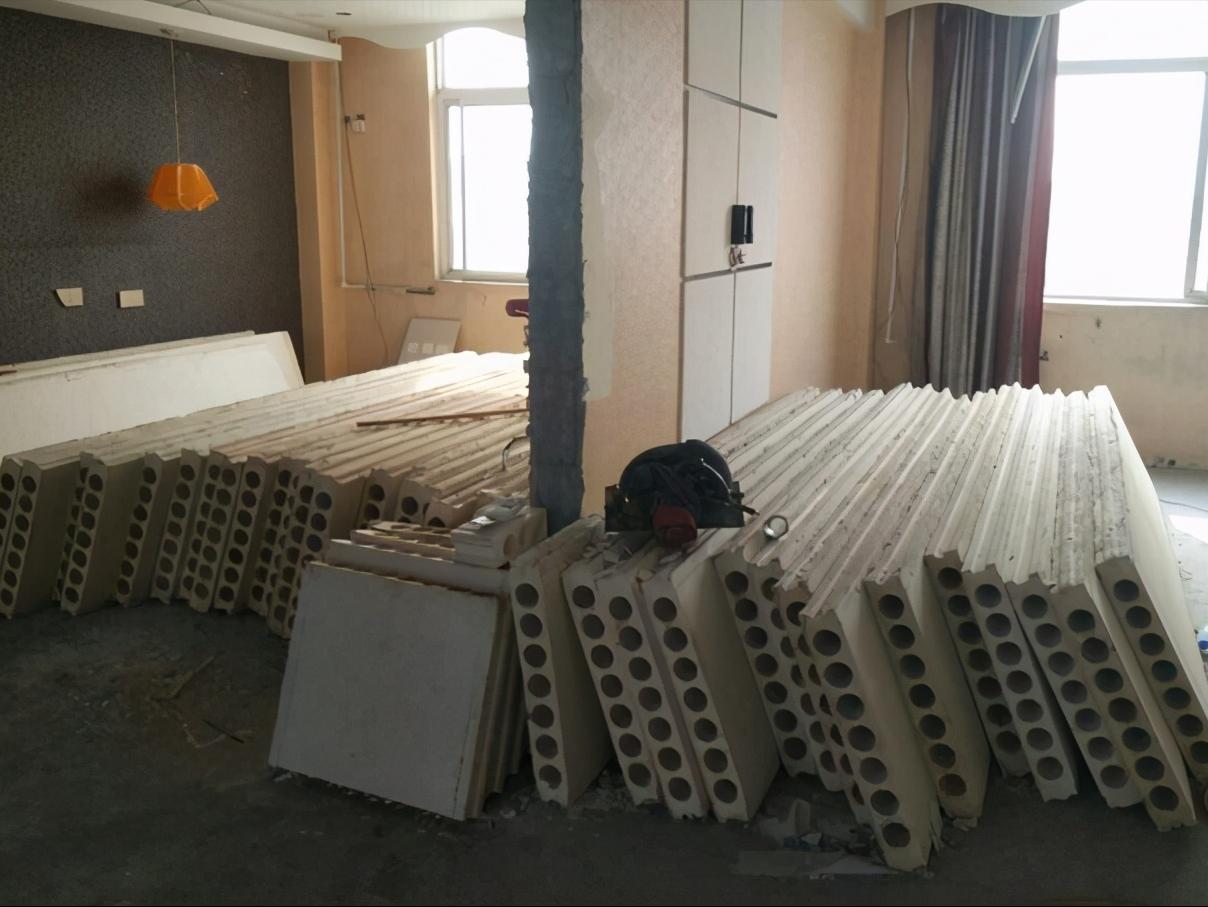 家里用轻质墙的注意了！出现问题这样做最好