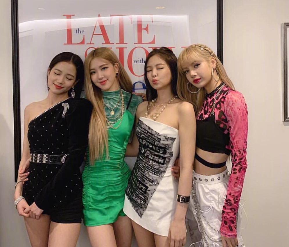 上万元的大牌衣服说剪就剪，这些明星的造型师还没被拉黑？